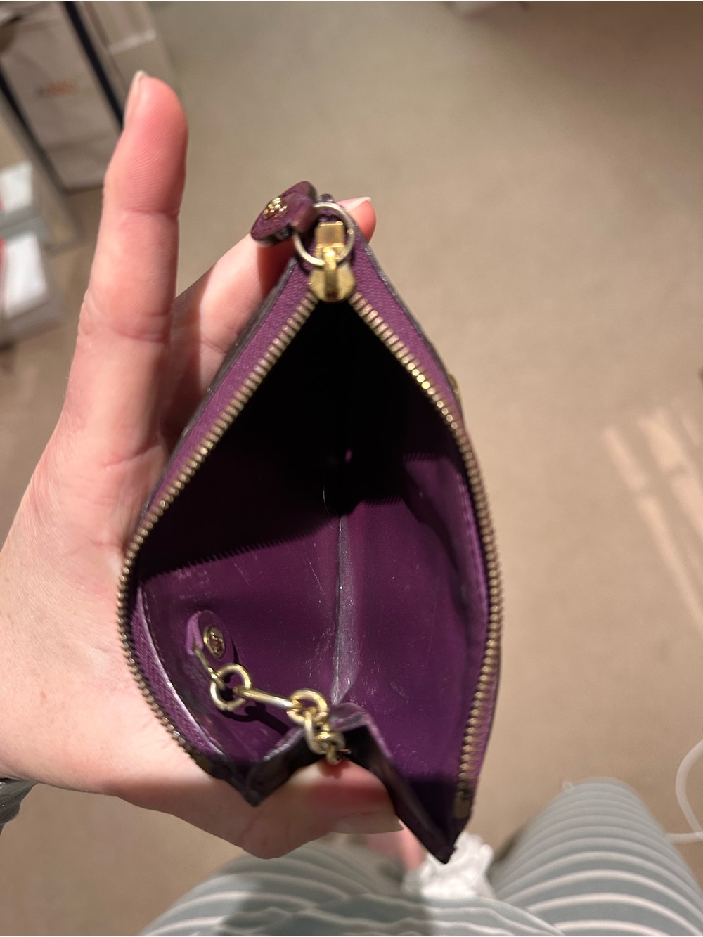 Louis Vuitton Violette Vernis Monogram Key Pouch - Picture 4 of 4